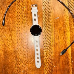 Garmin Forerunner music Smartwatch with White Strap and Black Face